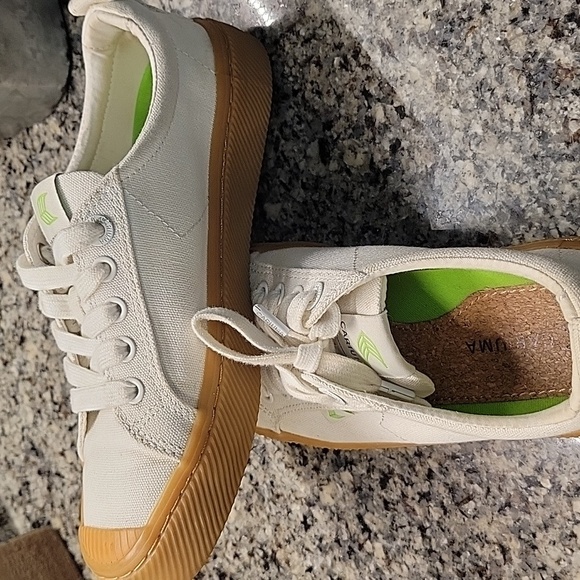 Cariuma OCA Women's Cream Canvas  Sneakers Size 6 Sustainable Organic, Gum Sole - Picture 7 of 8